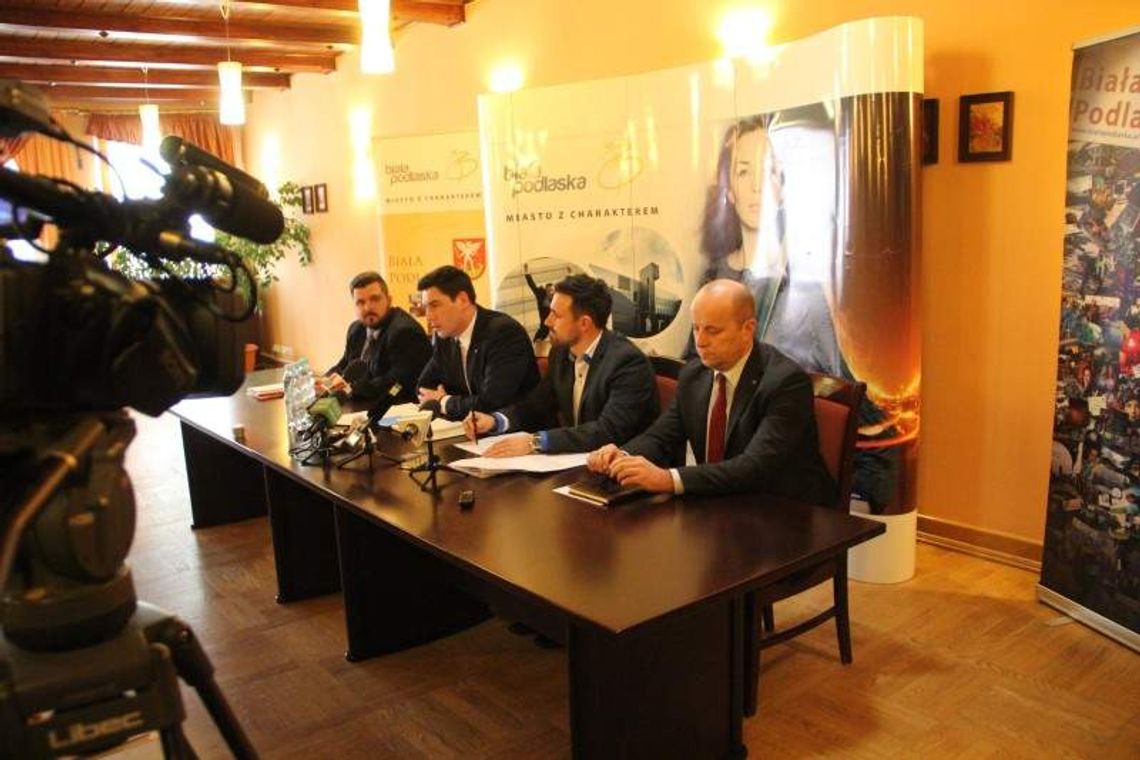 Afera w Białej Podlaskiej. Urzędnicy się wyprowadzają, prezydent się tłumaczy