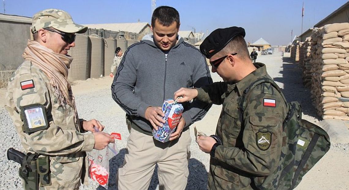 Afganistan: Polscy żołnierze kwestują na rzecz WOŚP (zdjęcia)