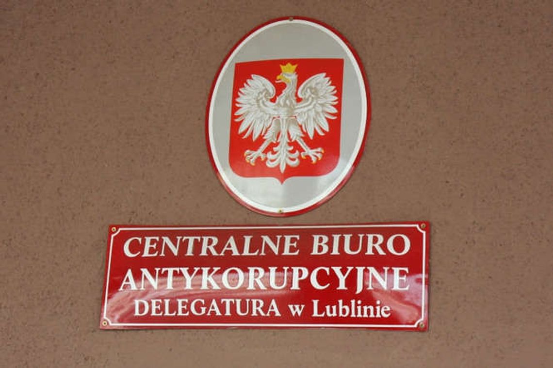 Agenci CBA chcą wyciąć drzewa Agenci CBA chcą wyciąć drzewa