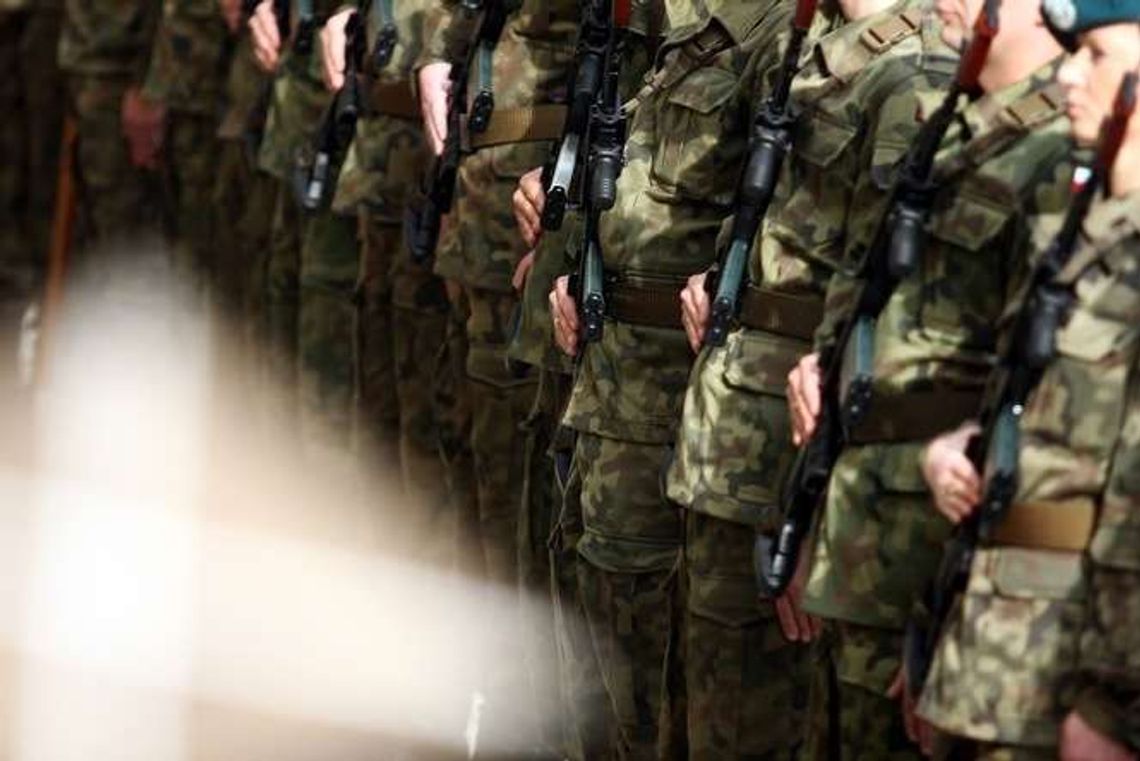 Agencja Mienia Wojskowego otwiera sklep w Lublinie. Flaga Węgier 15 zł, kalesony za 4 zł