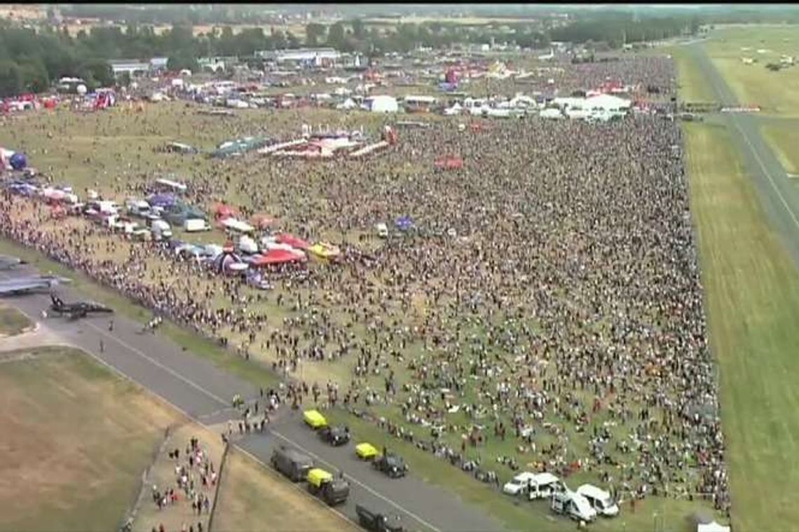 Air Show w Radomiu. Podniebne akrobacje, dziesiątki lotników i tysiące widzów (wideo) Air Show w Radomiu. Podniebne akrobacje, dziesiątki lotników i tysiące widzów (wideo)
