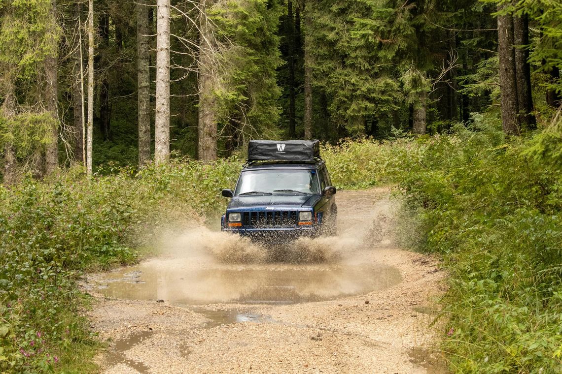 Akcesoria off roadowe – jak przygotować auto do prawdziwej wyprawy?