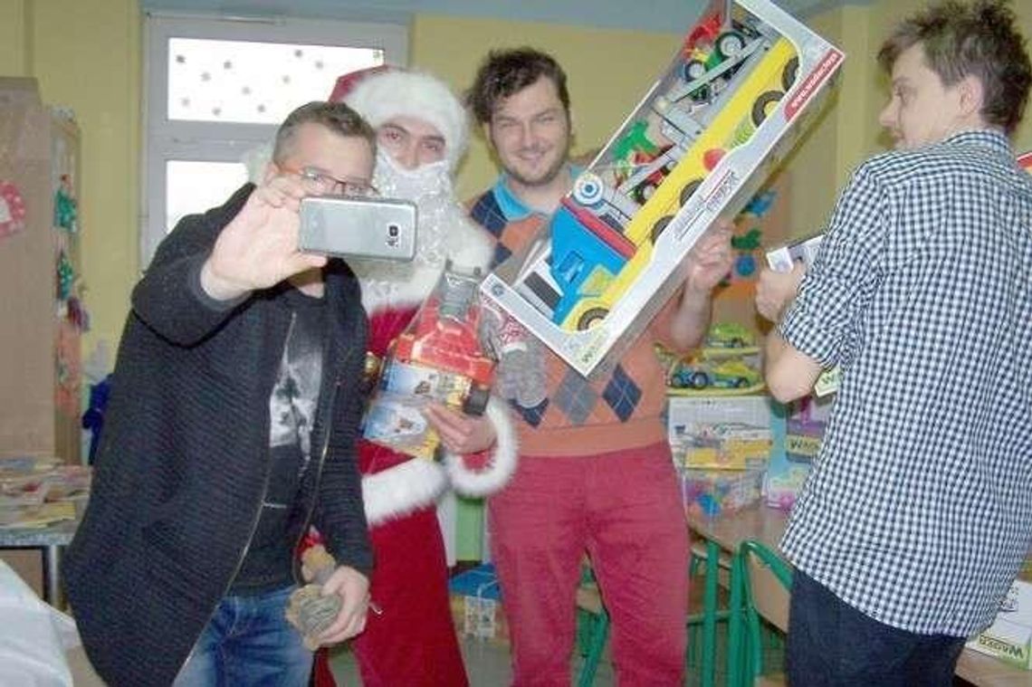 Akcja #dajemyradosclublin. 700 kg zabawek dla dzieci Akcja #dajemyradosclublin. 700 kg zabawek dla dzieci