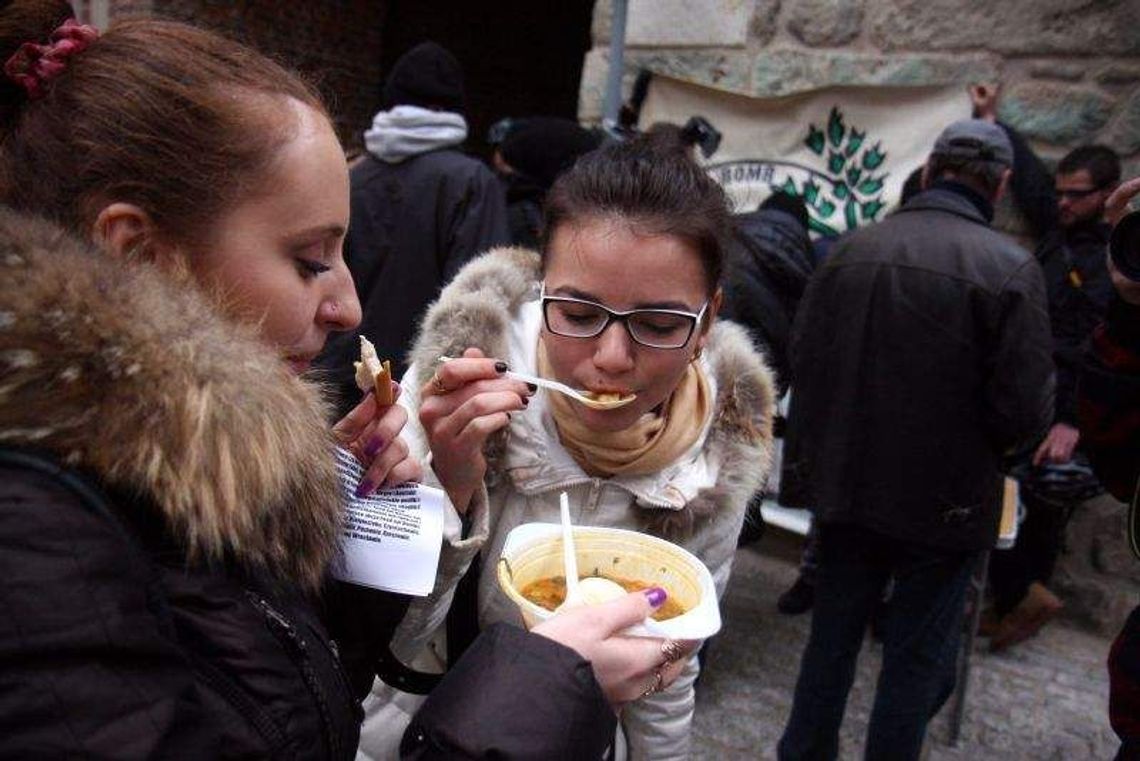 Akcja Jedzenie zamiast Bomb (zdjęcia)