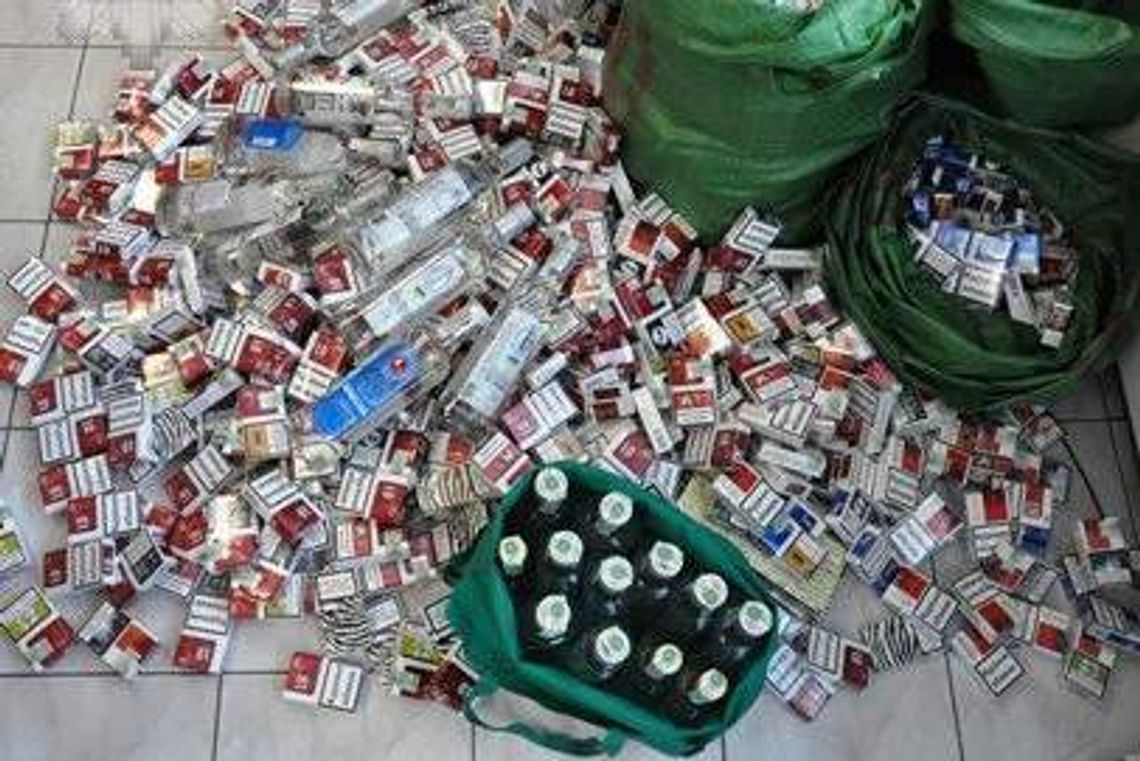 Akcja policji przy marketach. Zatrzymania za nielegalny alkohol i papierosy