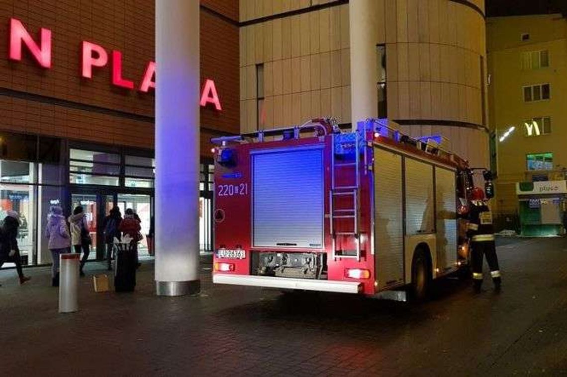 Akcja strażaków w Plazie. Dziewczynka utknęła w ruchomych schodach