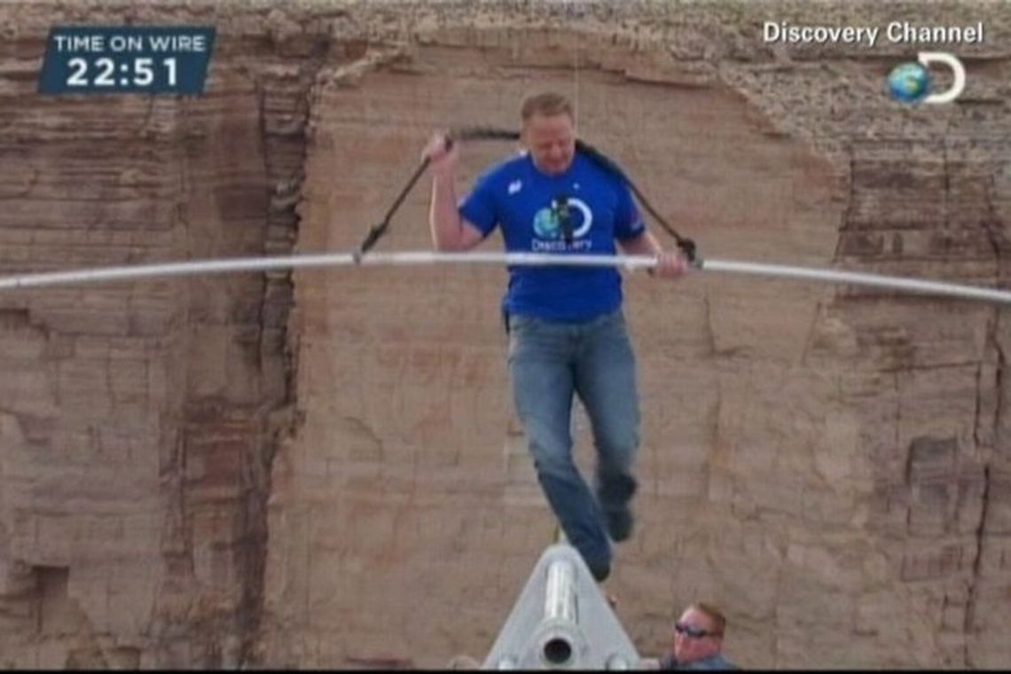 Akrobata Nik Wallenda przeszedł po linie nad Wielkim Kanionem (wideo)