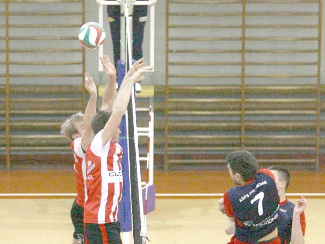 AKS Rzeszów - Avia Świdnik 3:1, Politechnika Lubelska – Fart II Kielce 0:3