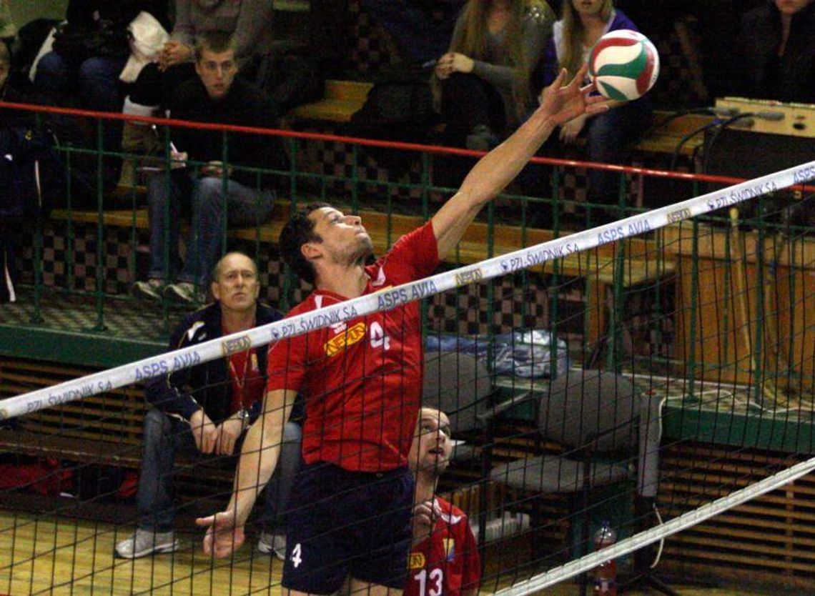 AKS V LO Rzeszów - Avia Świdnik 3:0, Błękitni Ropczyce - Politechnika Lubelska 3:1