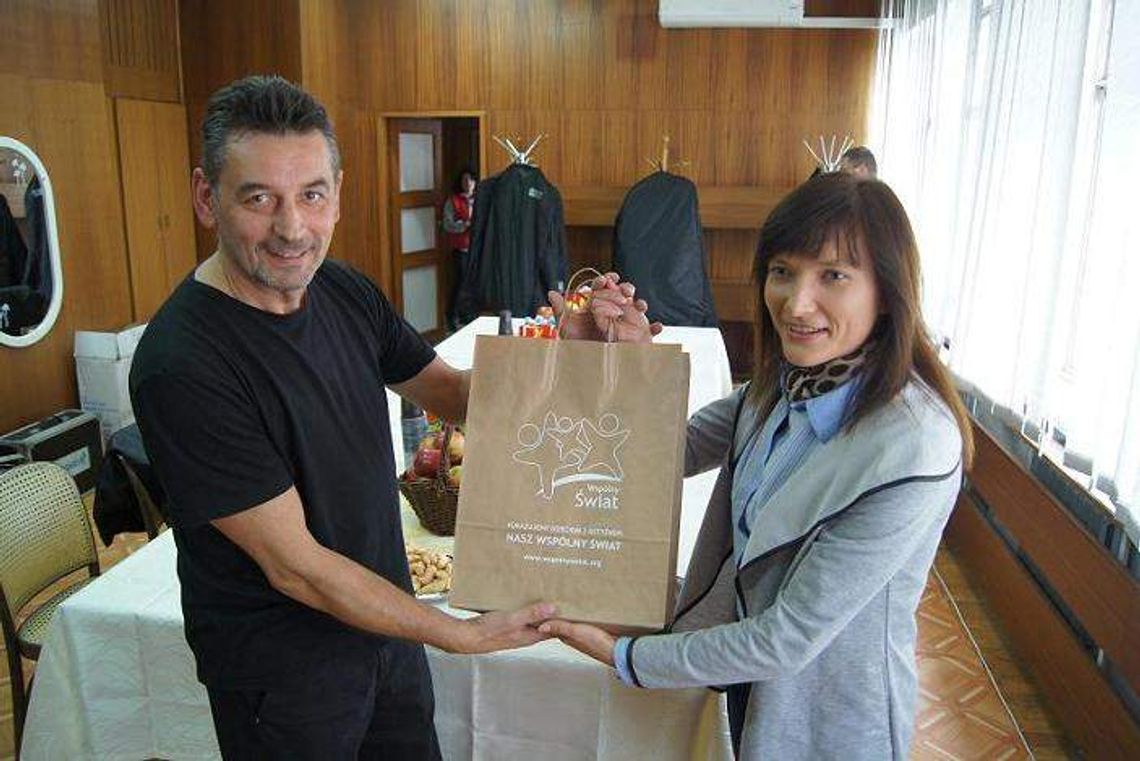 Aktor Artur Dziurman pomaga chorym dzieciom