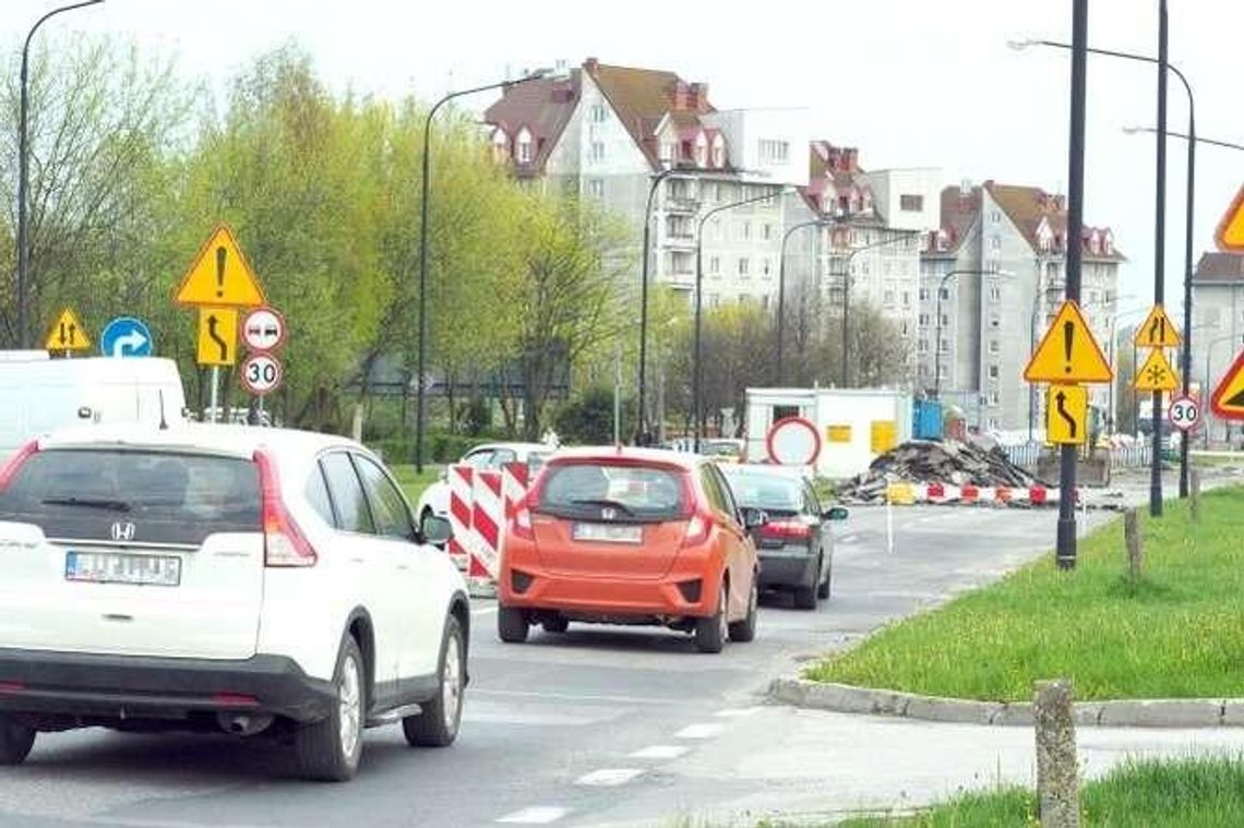 Al. Kompozytorów Polskich: Już zaczyna znikać wiadukt. Drogowego dramatu nie było