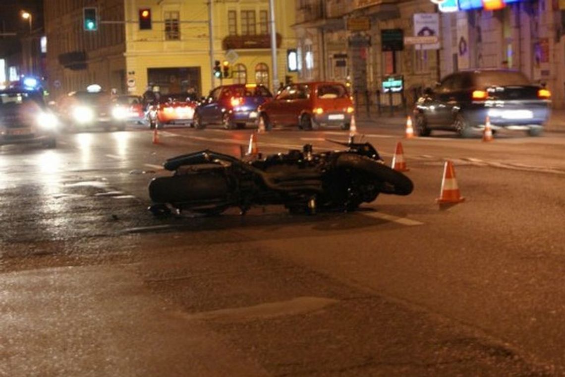 Al. Racławickie: Pieszy potrącony przez motocyklistę (zdjęcia) Al. Racławickie: Pieszy potrącony przez motocyklistę (zdjęcia)