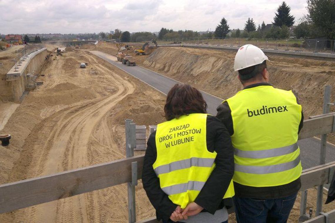 Al. Solidarności: Dwa wiadukty na ukończeniu