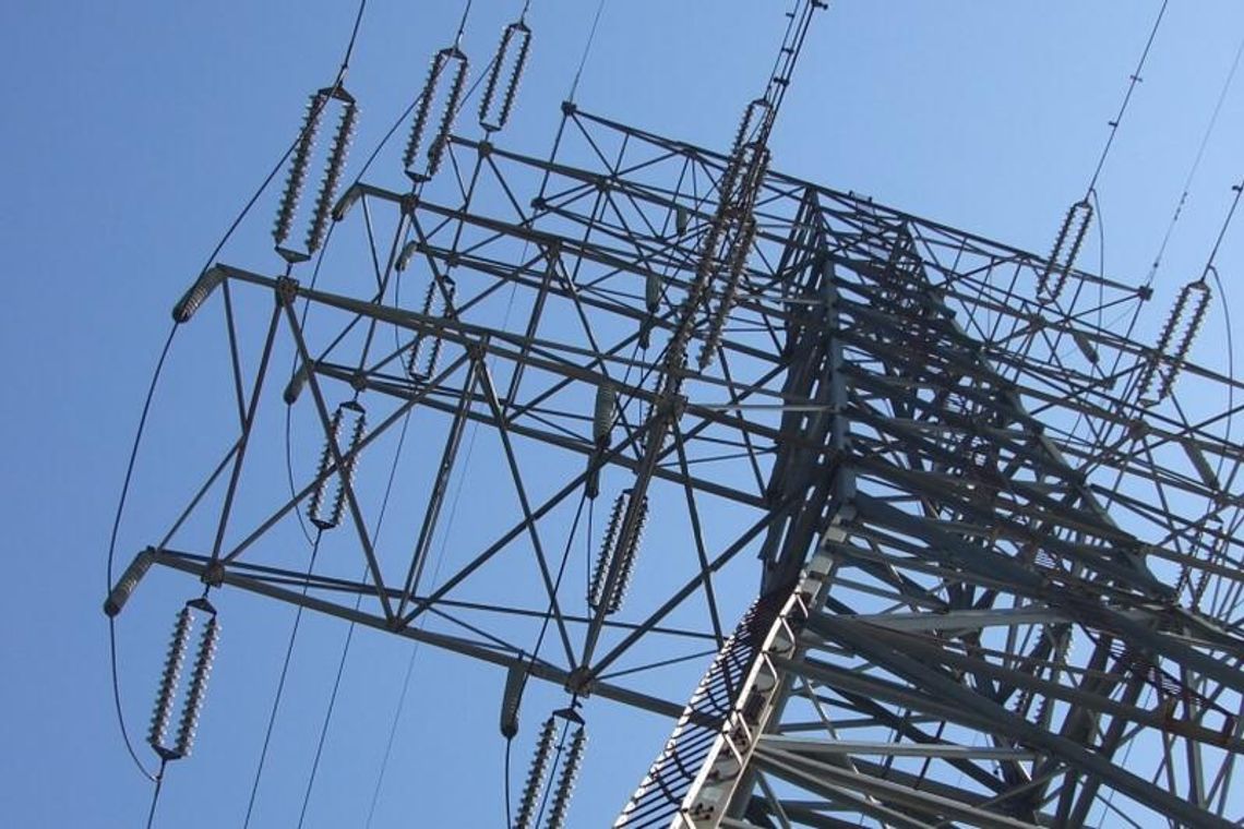 Al. Solidarności: Zerwana sieć energetyczna. Okoliczne domy bez prądu