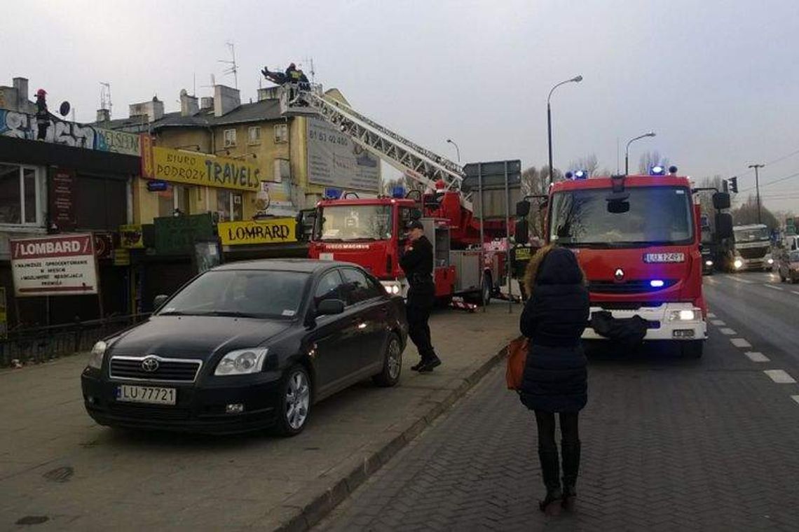 Al. Tysiąclecia: Mężczyzna zasłabł na dachu