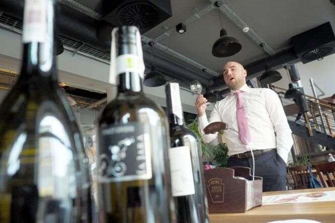 Alan Hugs zamiast Bierhalle. Wino, piwo i szaszłyki na metry