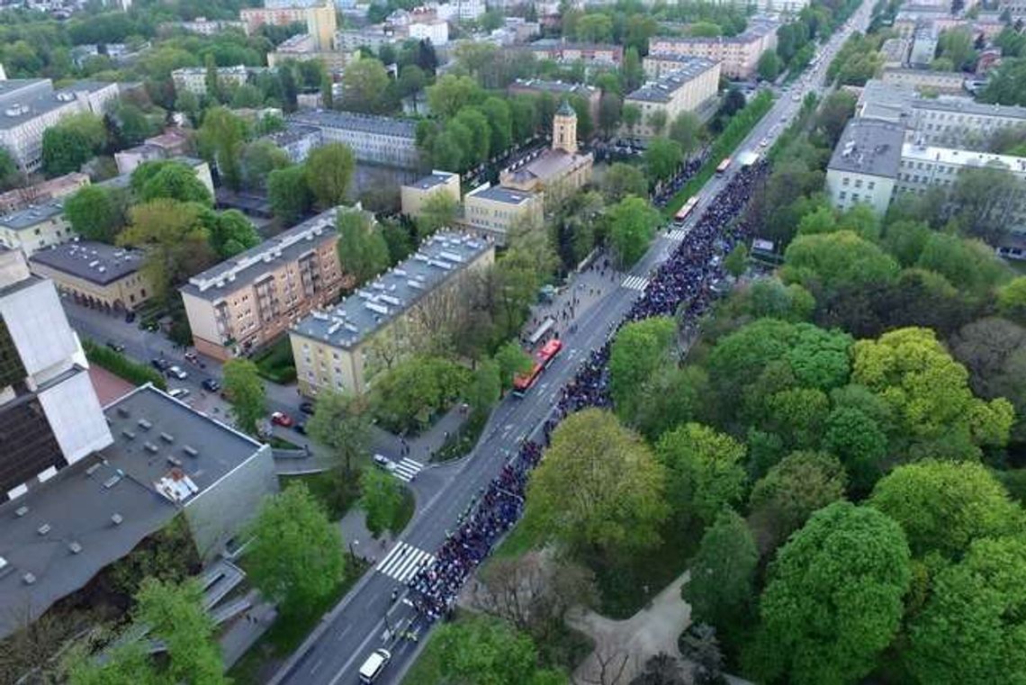 Alarm 24: Korowód studencki z lotu ptaka (zdjęcia)