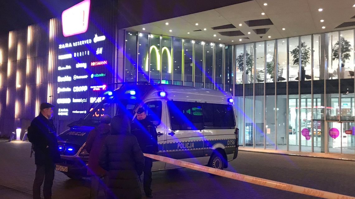 Alarm bombowy w Lublinie. Służby pracują w trzech galeriach handlowych [zdjęcia]