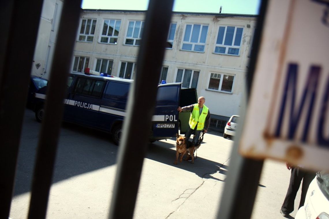 Alarm bombowy w Szkole Podstawowej nr 7 przy ul. Plażowej