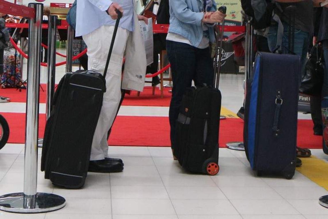 Alarm na lotnisku. Ktoś pozostawił bagaż bez opieki Alarm na lotnisku. Ktoś pozostawił bagaż bez opieki