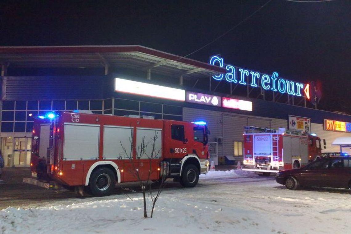 Alarm w sklepie Carrefour w Puławach