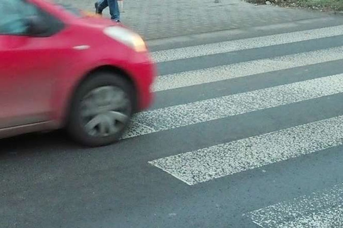 Alarm24: Na przejście trzeba czekać kilka zmian świateł Alarm24: Na przejście trzeba czekać kilka zmian świateł