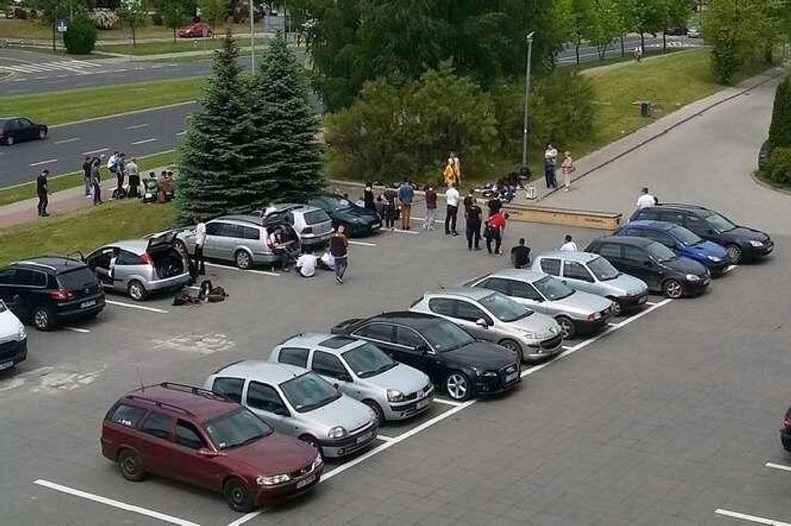 Alarm24: Skatepark między samochodami