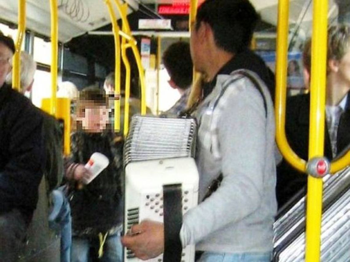 Alarm24: Za głośno podczas jazdy autobusem Alarm24: Za głośno podczas jazdy autobusem