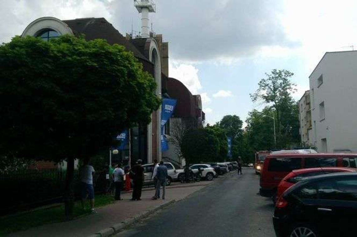 Alarmy bombowe w prokuraturach i w telewizji. Policja sprawdza budynki