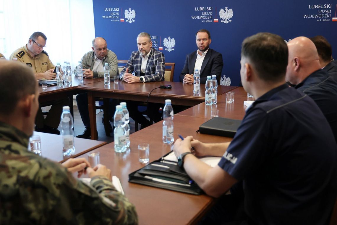 Alarmy, ewakuacje i wojskowe samoloty. Lubelskie reaguje na zagrożenie zza granicy