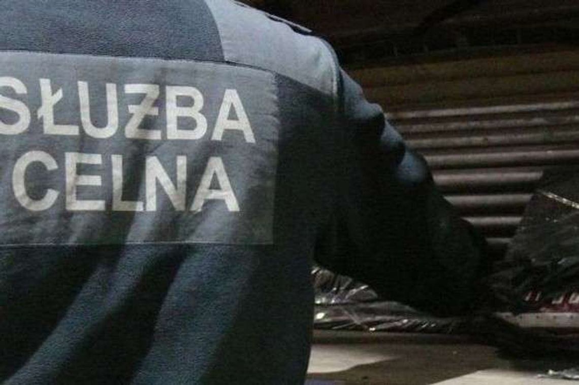 Alkohol, słodycze i papierosy za przejazd przez granicę. 40 celników skazanych