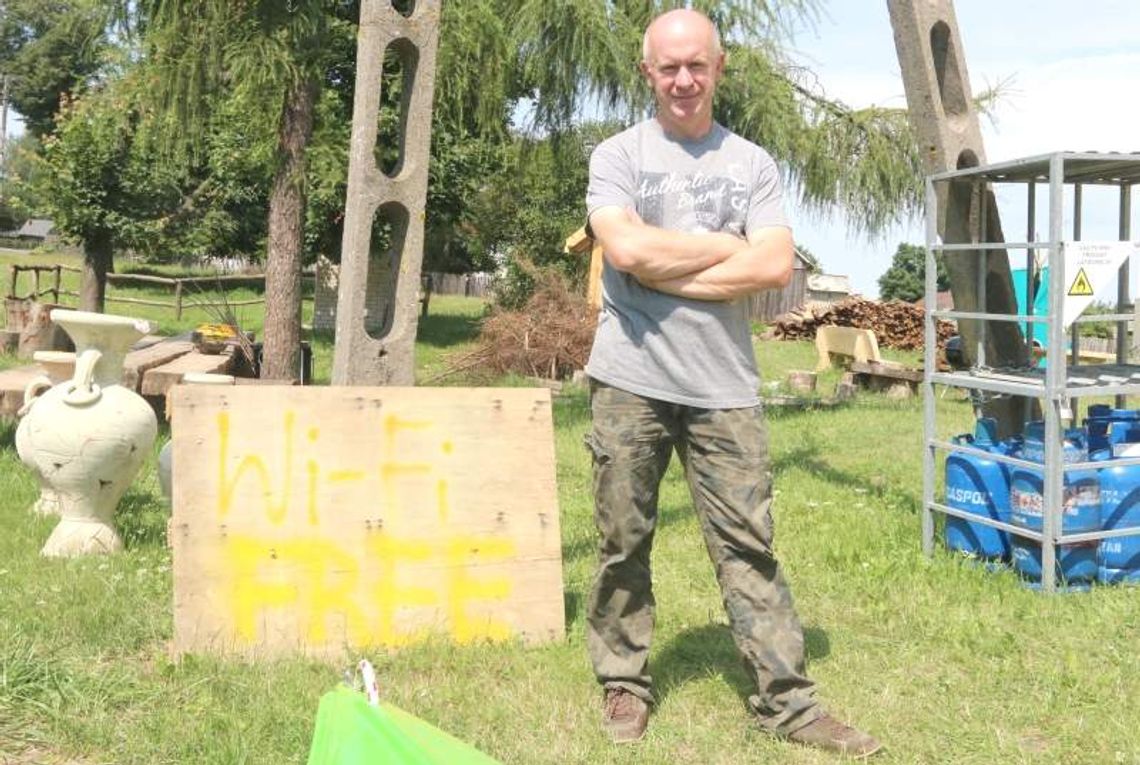 Alkohol zniknął, ale jest plac zabaw i wypożyczalnia rowerów. Sklep jak dom kultury Alkohol zniknął, ale jest plac zabaw i wypożyczalnia rowerów. Sklep jak dom kultury