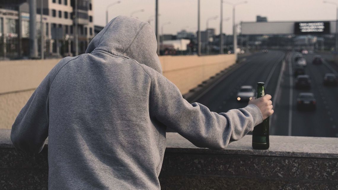 Alkoholizm - rozpoznanie i objawy - jak leczyć osobę uzależnioną od alkoholu?