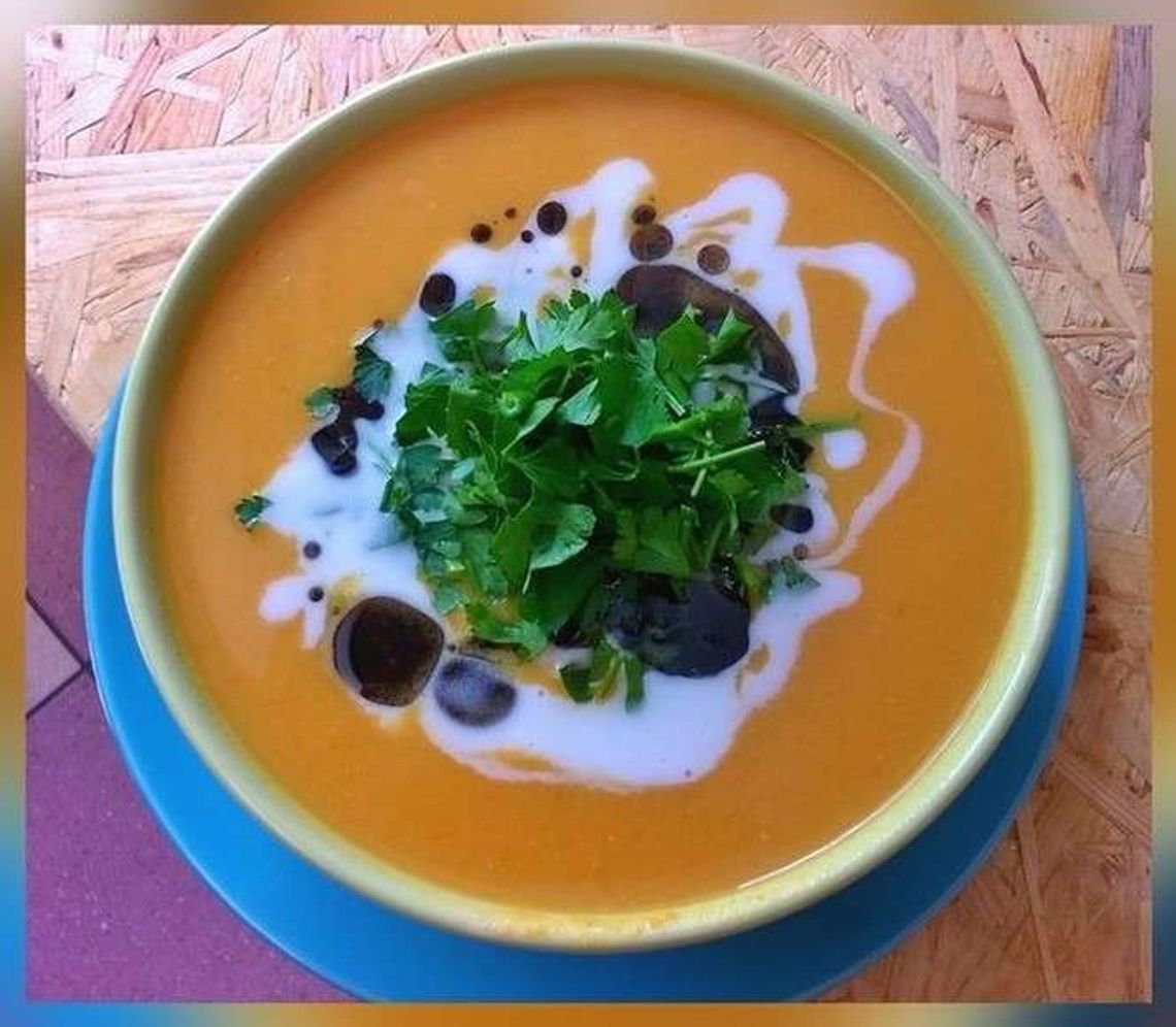 Ambaras. Zupy i kanapki że ho ho!