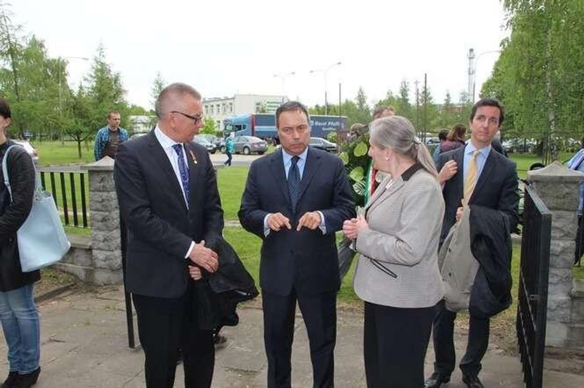 Ambasador Włoch weźmie udział w uroczystościach na cmentarzu 