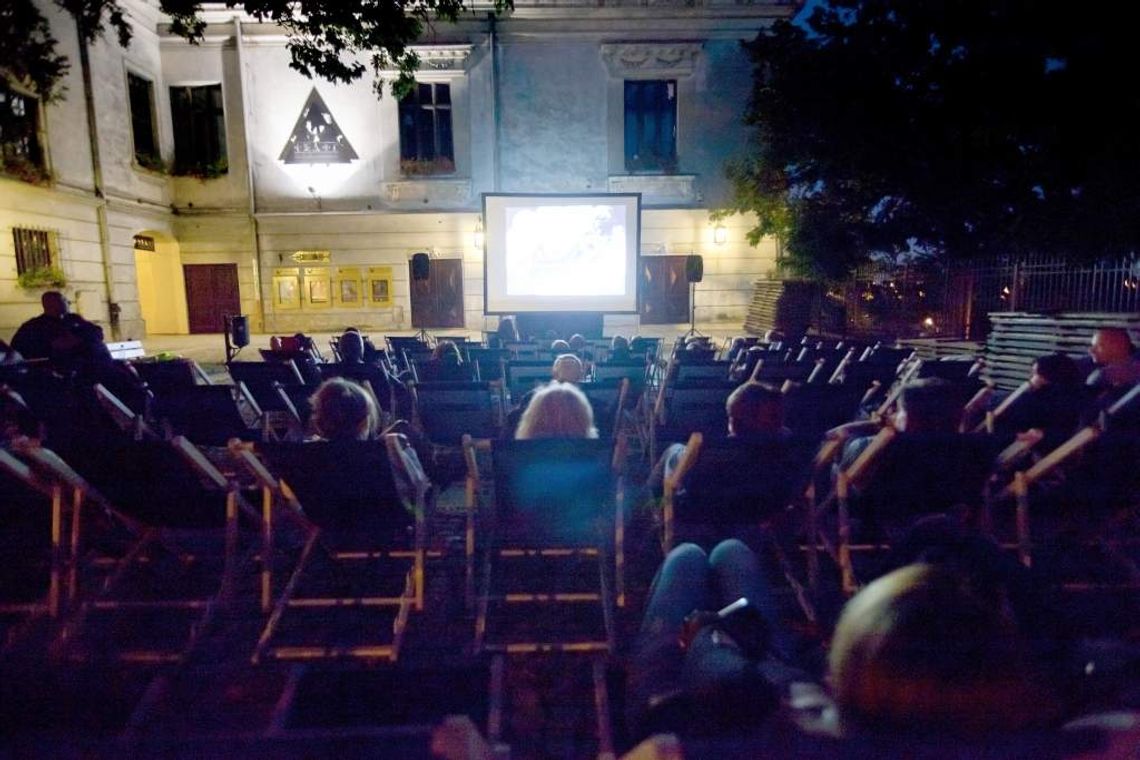 Ambitne kino pod chmurką. Gratis