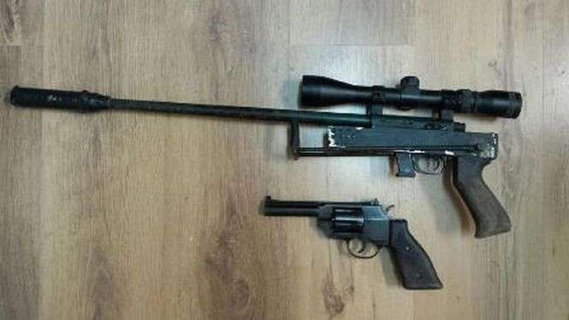 Amunicja w sadzie, rewolwer w ciągniku. Nielegalny arsenał u 65-latka Amunicja w sadzie, rewolwer w ciągniku. Nielegalny arsenał u 65-latka