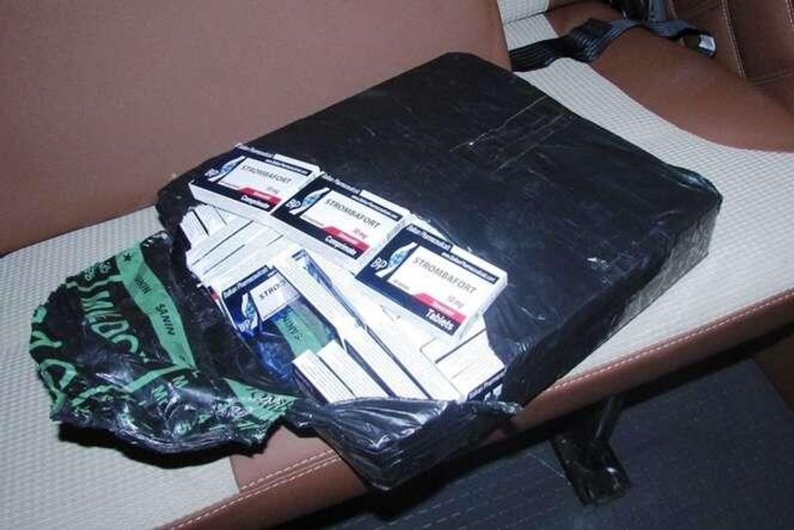 Anaboliki ukrył w skrytkach w samochodzie