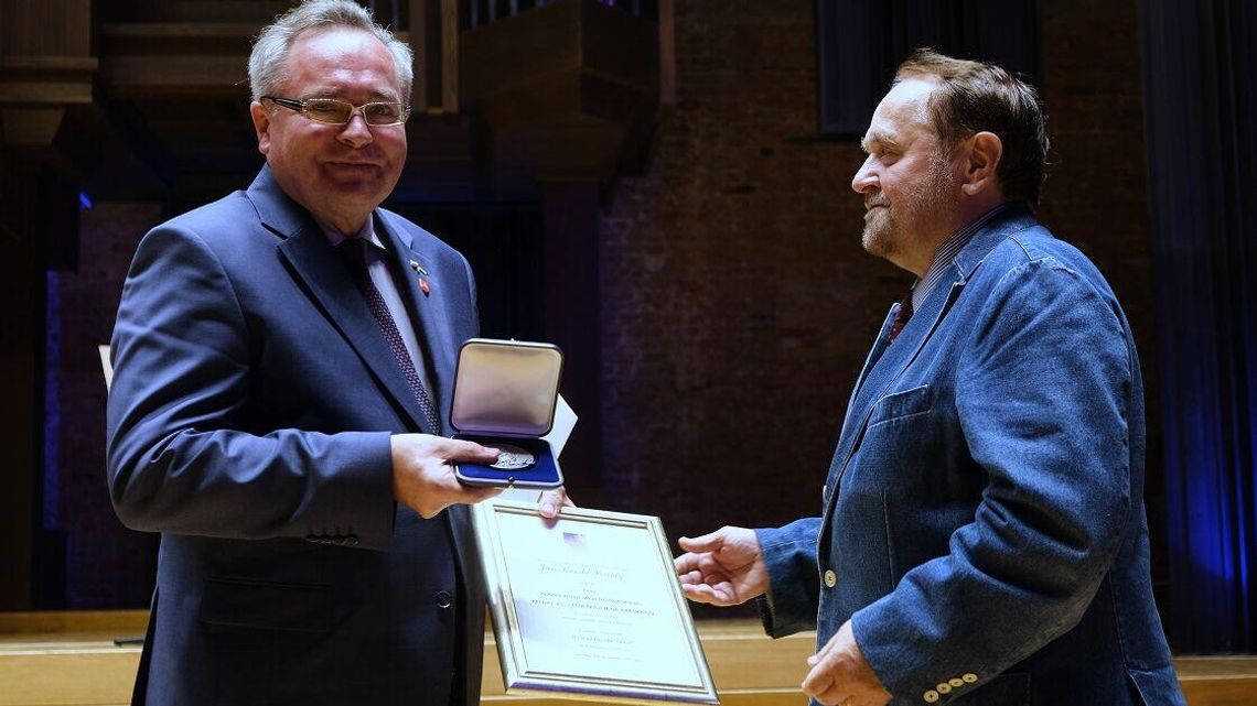 Andrzej Poczobut i Zbigniew Wojciechowski uhonorowani Medalem 75-lecia Misji Jana Karskiego