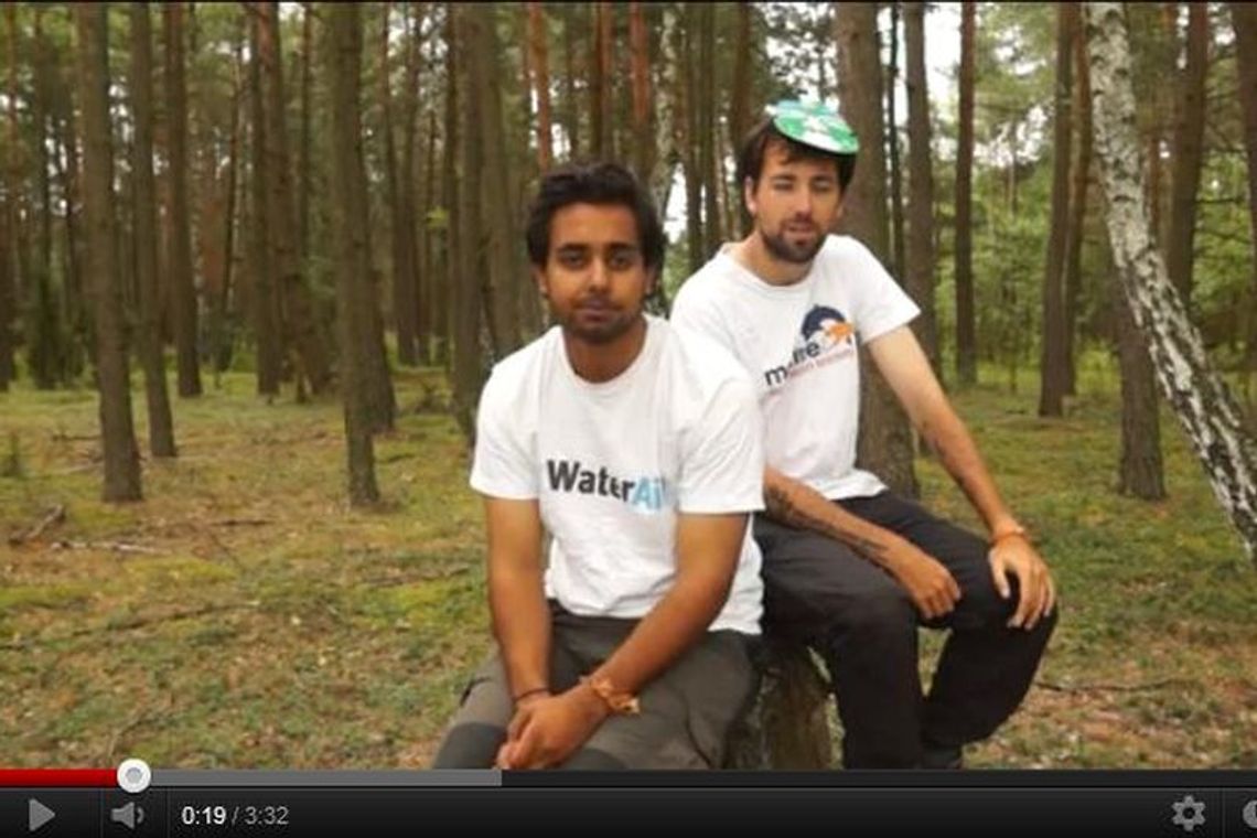 Anglicy szli na piechotę do Australii. Okradli ich w Piaskach