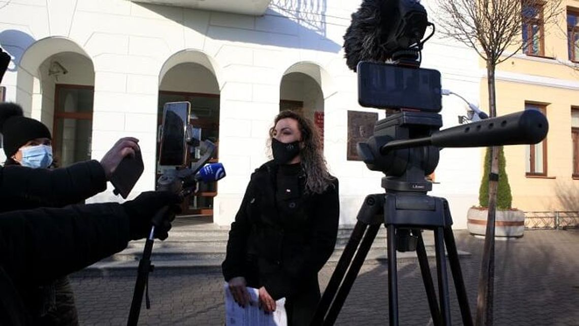 Ani akt, ani dokumentów, ani siostry posła Stefaniuka z PiS. Posłanka Lewicy odprawiona z kwitkiem Ani akt, ani dokumentów, ani siostry posła Stefaniuka z PiS. Posłanka Lewicy odprawiona z kwitkiem