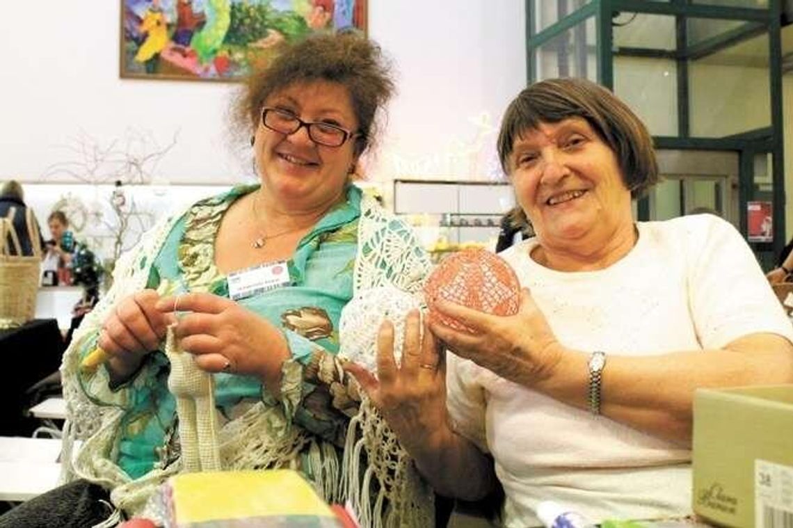 Aniołki, stroiki i gwiazdki na kiermaszu w Puławach