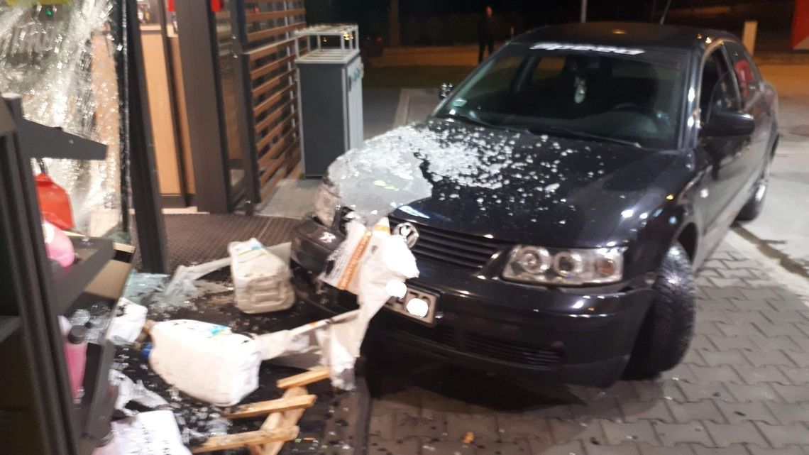 Annopol: 19-latka wjechała w stację benzynową