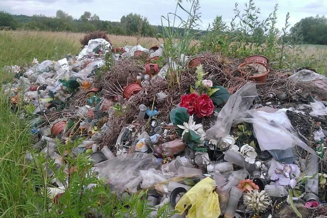 Annopol: Porządki były jesienią, śmiecie doczekały lata