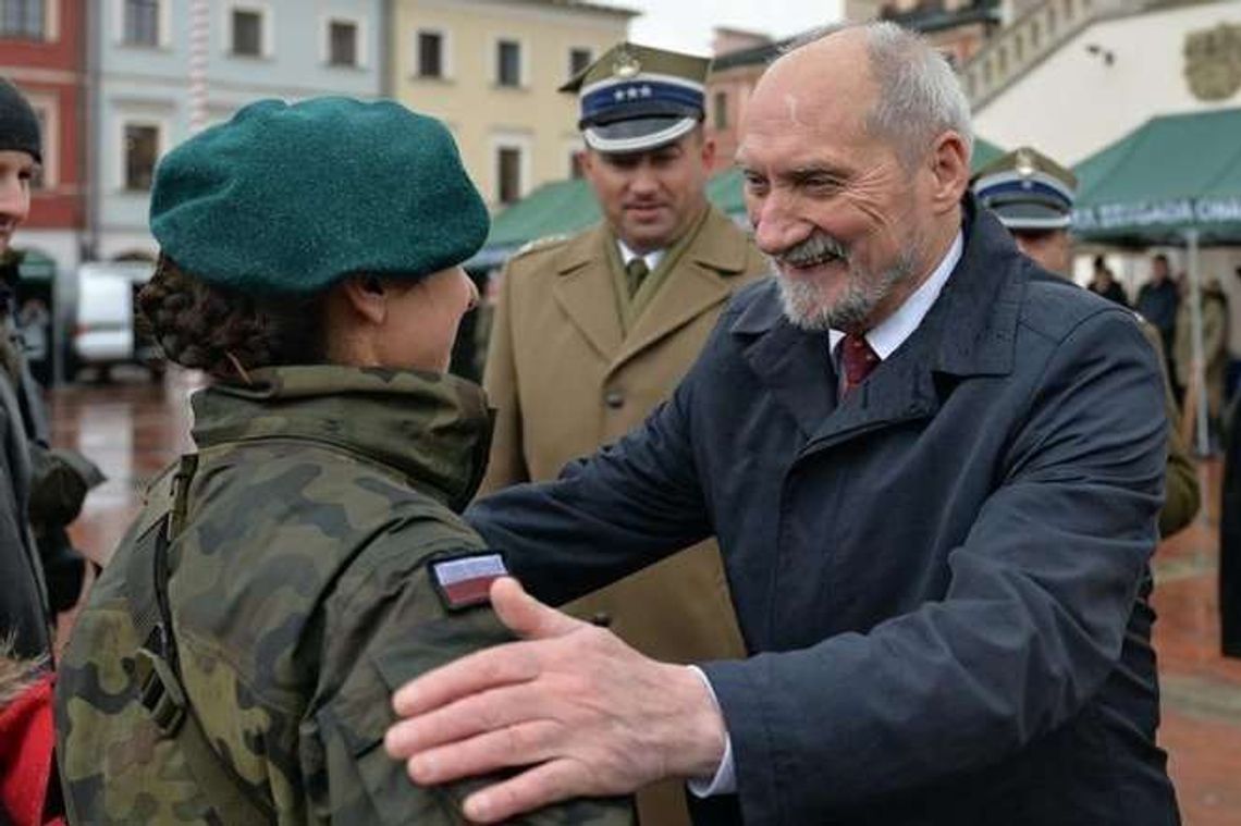 Antoni Macierewicz w Zamościu. 200 żołnierzy Obrony Terytorialnej złożyło przysięgę [zdjęcia]