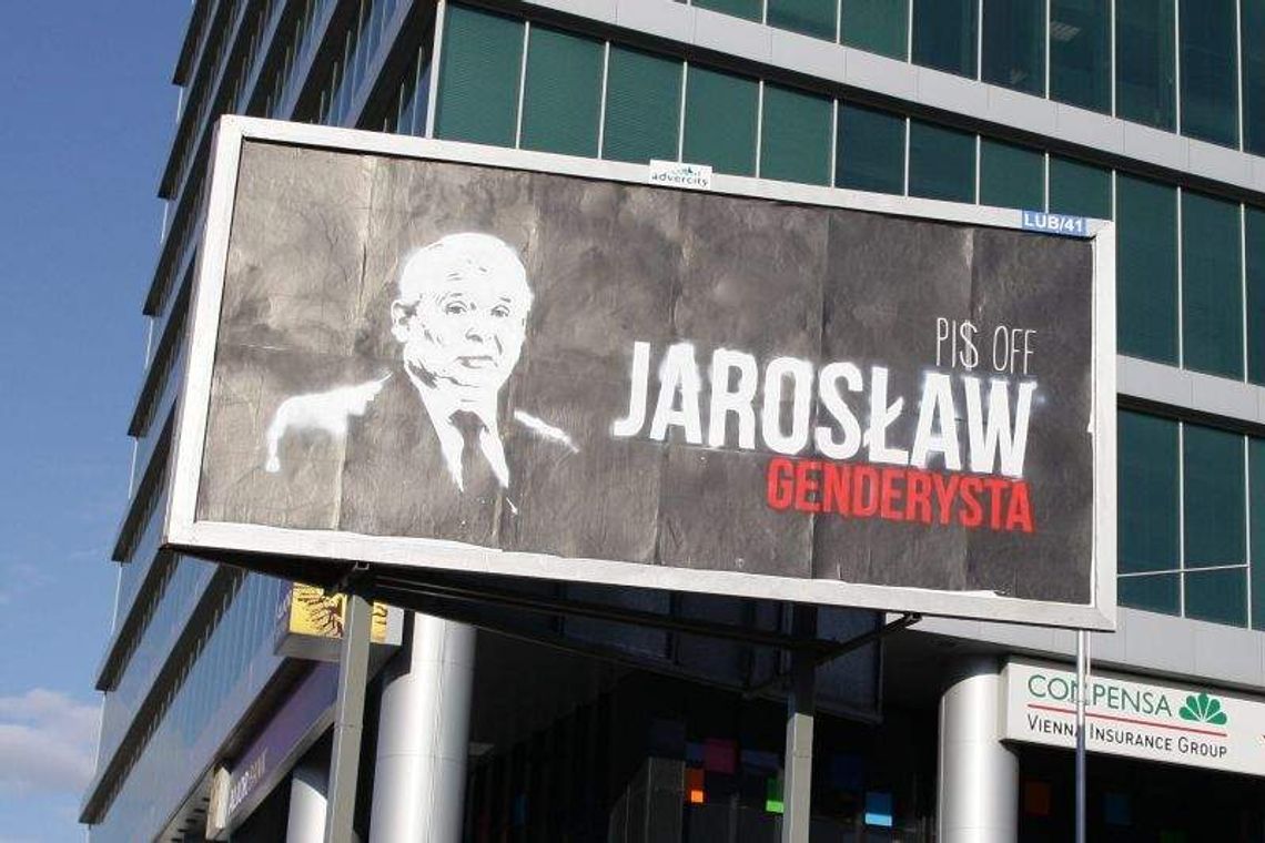 "Antoni niezły agent". Kontrowersyjne plakaty z posłami PiS na ulicach Lublina