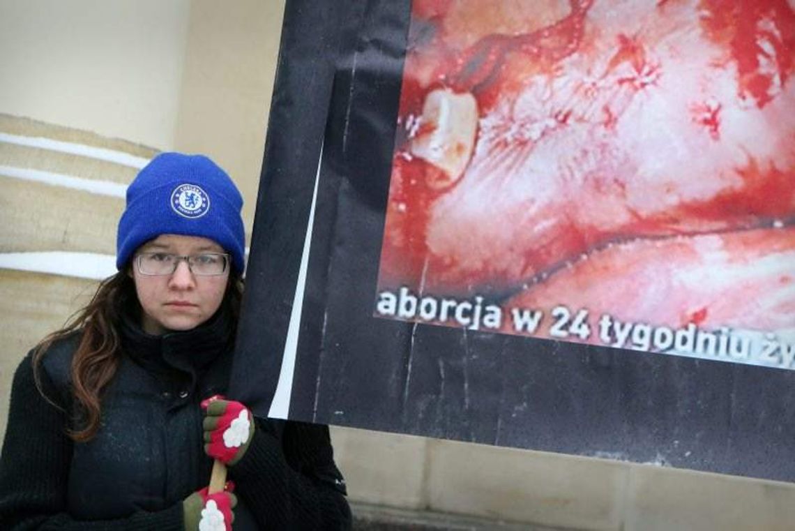 Antyaborcyjna manifestacja przed Ratuszem w Lublinie