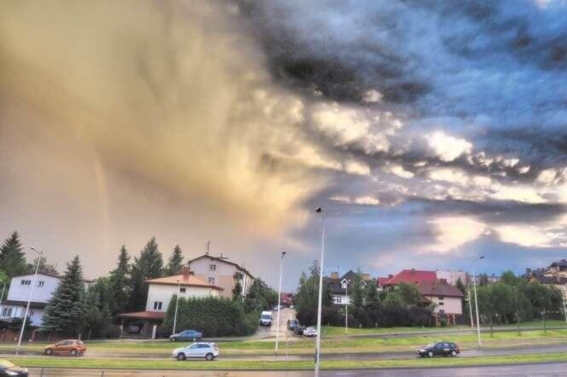 Aplikacja O!strzegator. Testują system ostrzegania drogowego i pogodowego