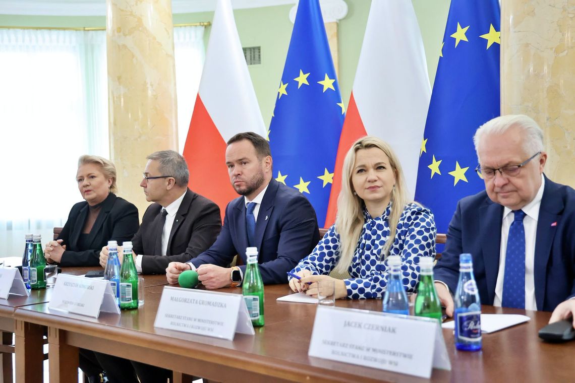 Aplikacja suszowa do poprawki? Rolnicy zgłosili tysiące wniosków na Lubelszczyźnie Aplikacja suszowa do poprawki? Rolnicy zgłosili tysiące wniosków na Lubelszczyźnie