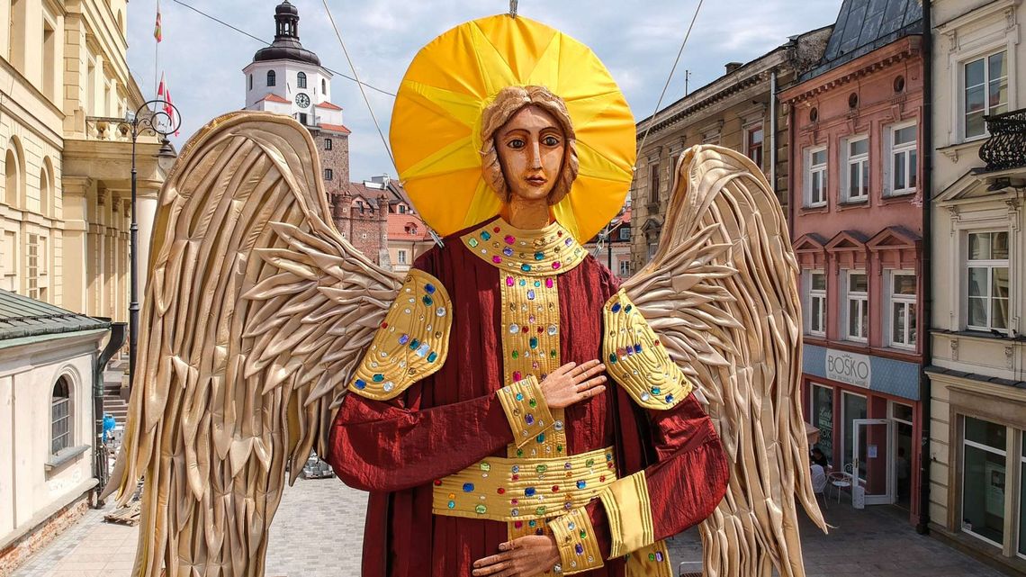 Archaniołowie nad ulicami Lublina [zdjęcia]